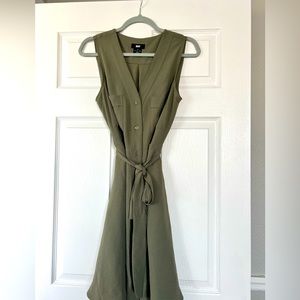 DKNY brand new fluttery dark green dress size 10 but runs small